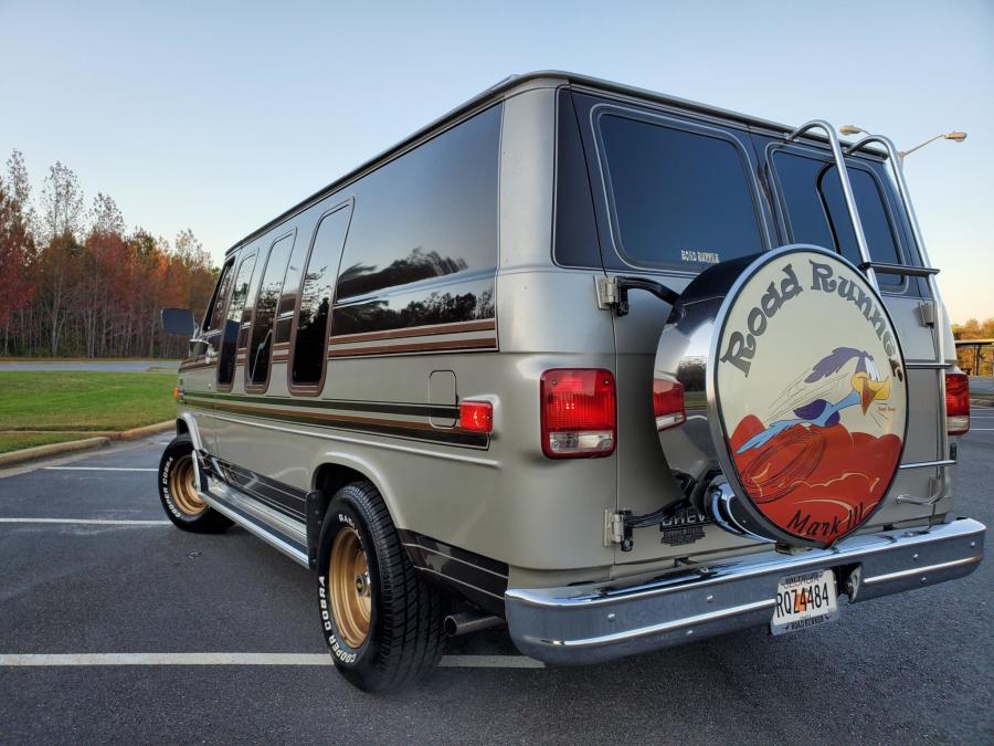  Chevrolet G20 Conversion Van  (CG21305) 1988 года  (фото 7 из 257)